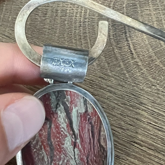 EXEX 925 Sterling Silver Modernist Collar Necklace w/ Red Stone Pendant - Picture 5 of 5